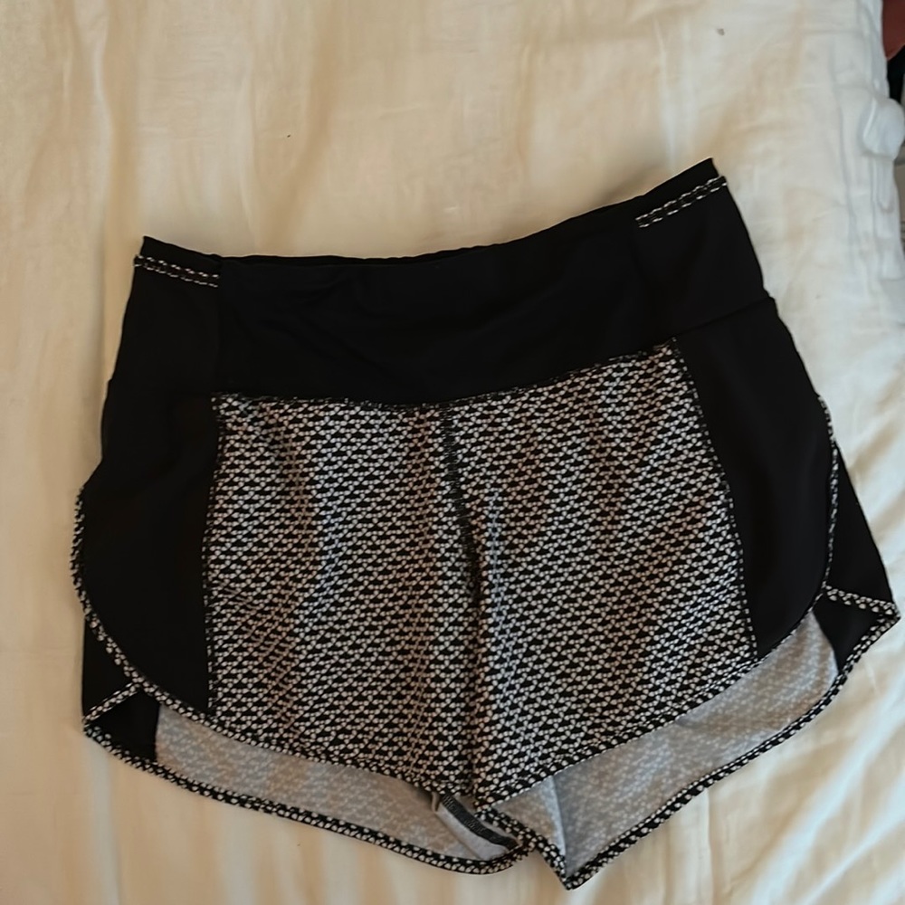 Lululemon size 6 speed up shorts
